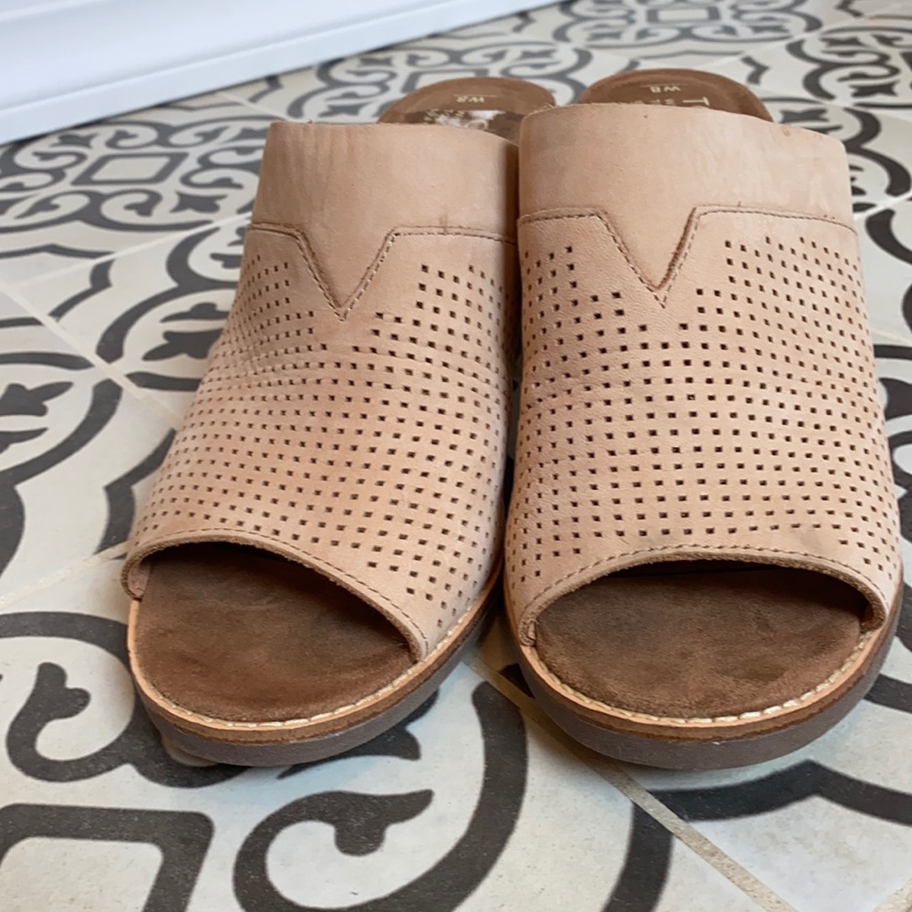 Beige Tom’s Heels
